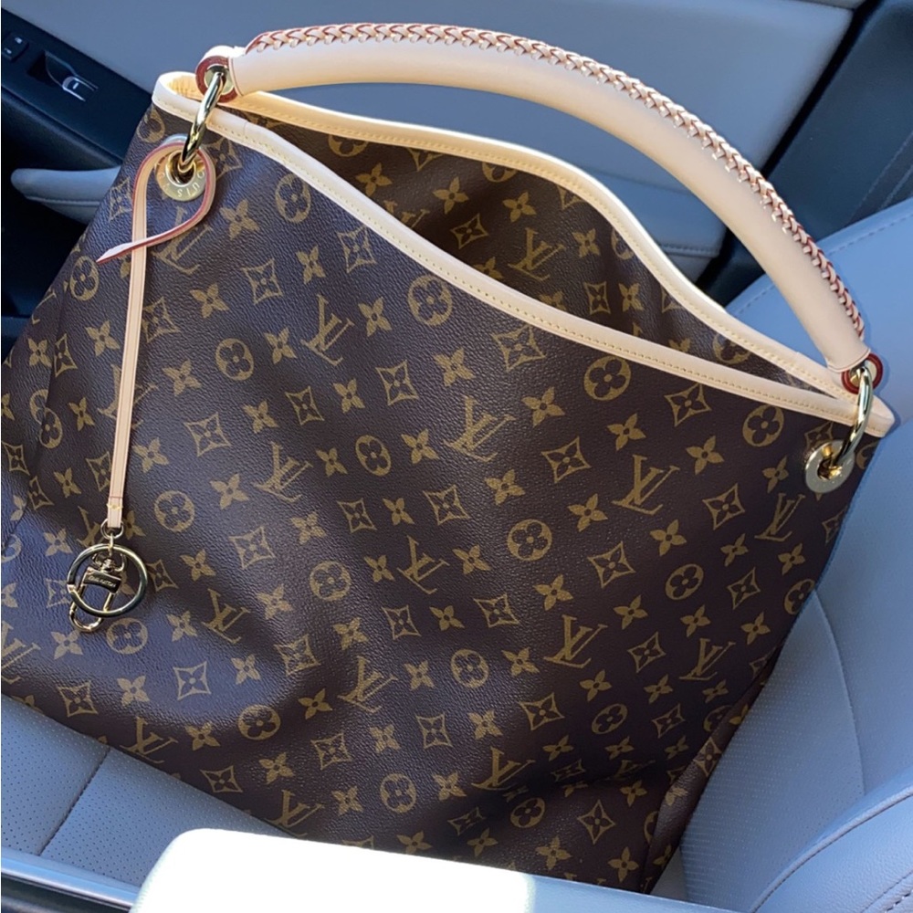 Authentic Louis Vuitton Artsy MM 🩷RARE🩷